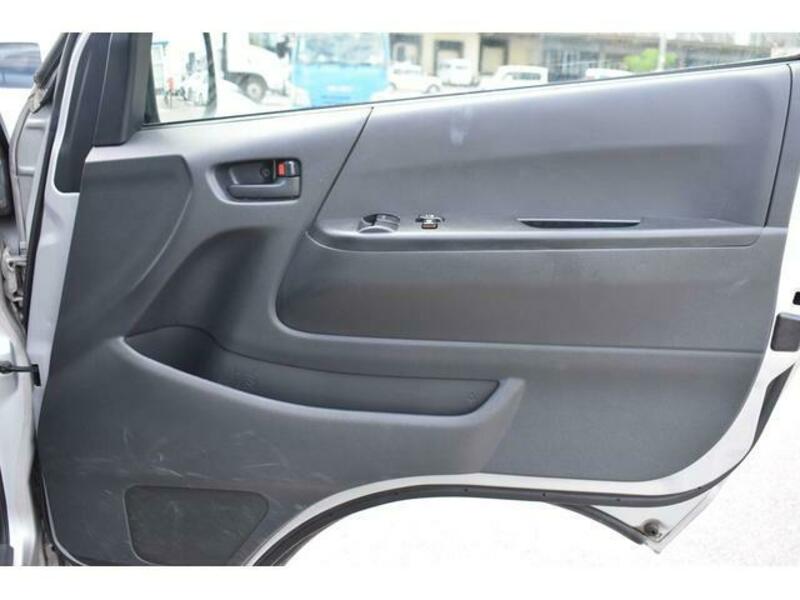 HIACE COMMUTER