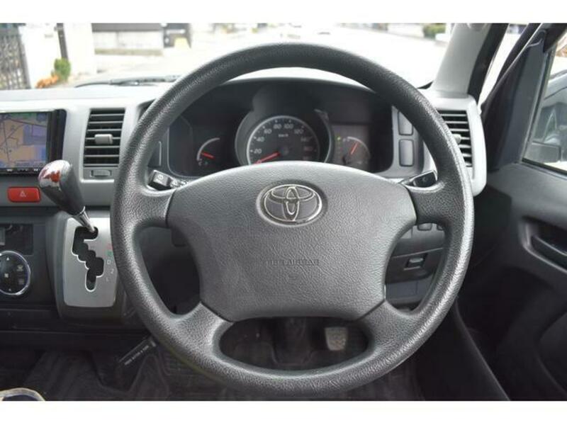 HIACE COMMUTER