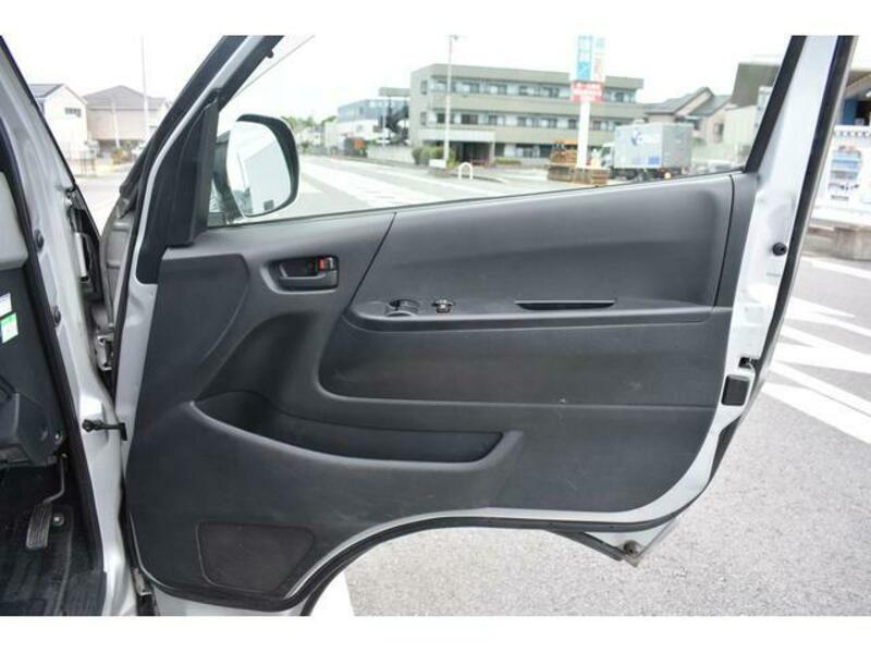 HIACE COMMUTER