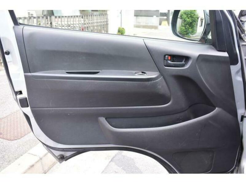 HIACE COMMUTER