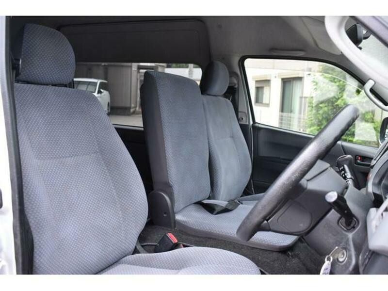 HIACE COMMUTER