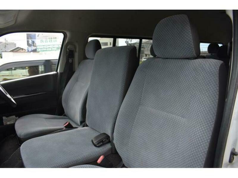 HIACE COMMUTER