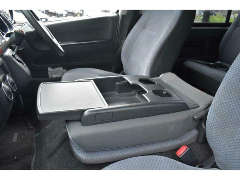 HIACE COMMUTER