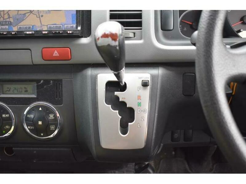 HIACE COMMUTER