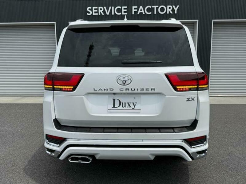 LAND CRUISER