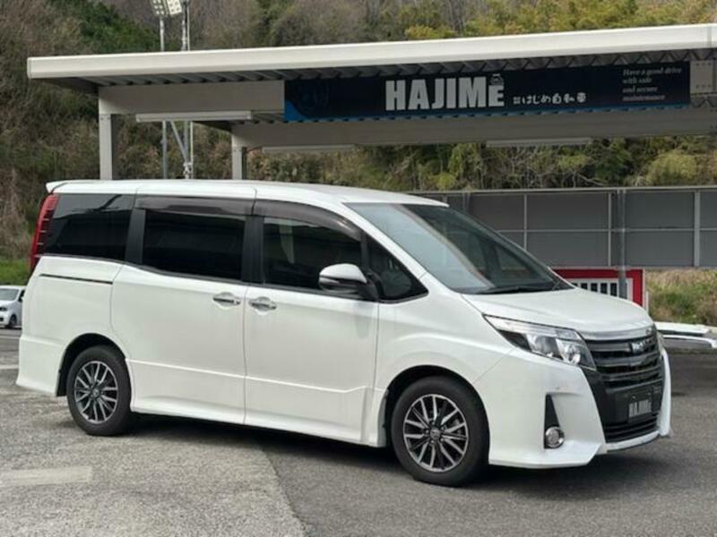 TOYOTA NOAH