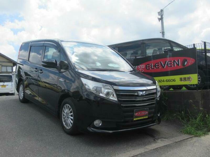 TOYOTA NOAH