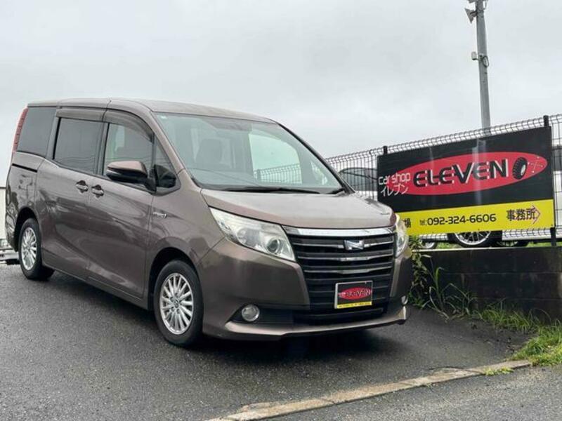 TOYOTA NOAH