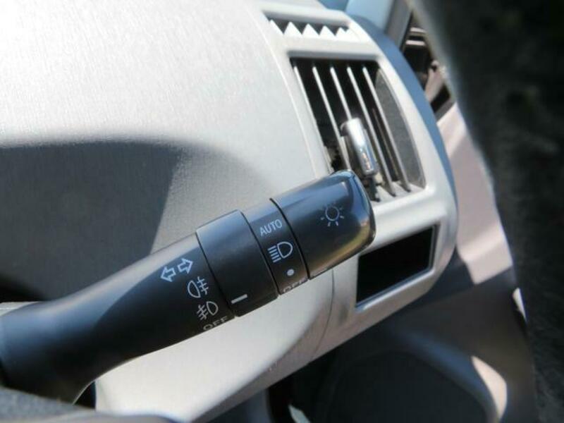 PRIUS ALPHA
