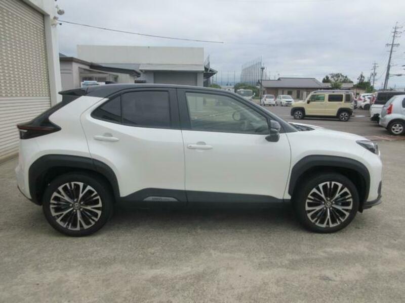 YARIS CROSS