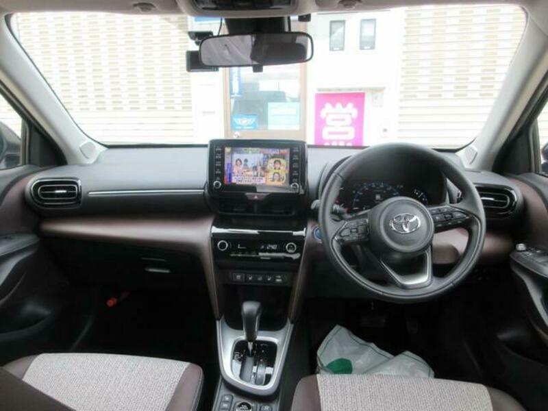 YARIS CROSS
