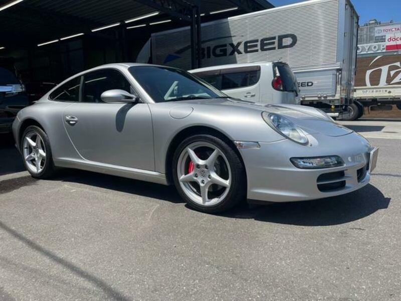 911