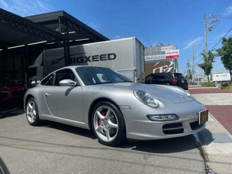 911