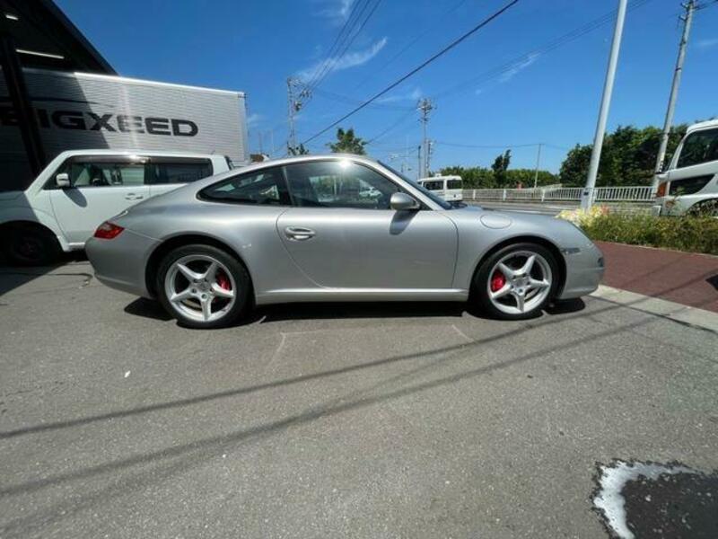911