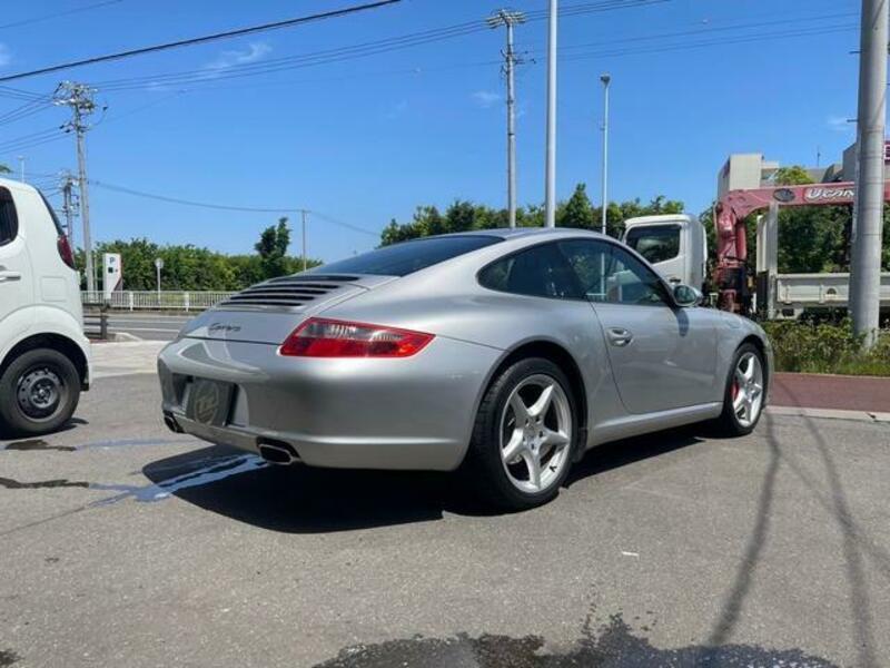 911