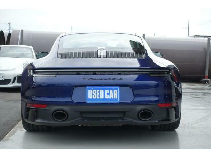 911