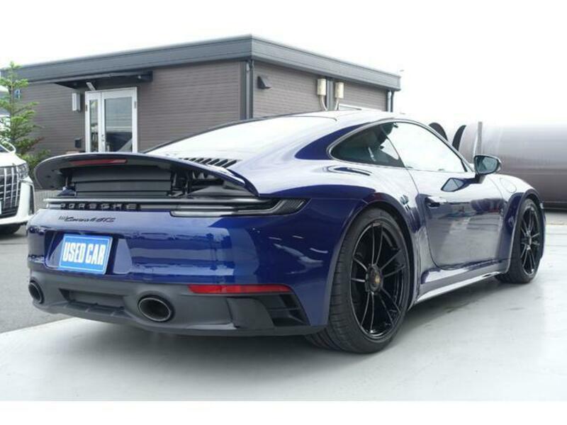 911