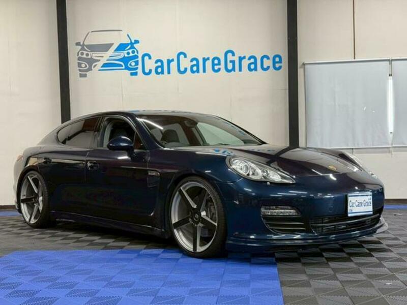 PORSCHE PANAMERA