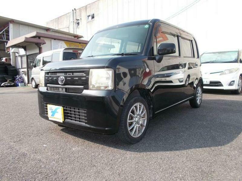 TOYOTA PIXIS SPACE