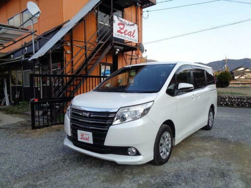 TOYOTA NOAH