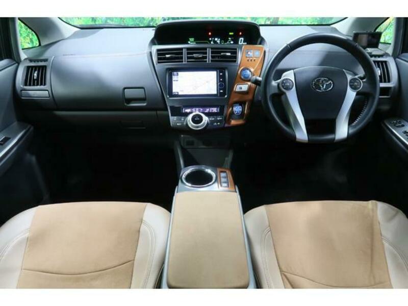 PRIUS ALPHA