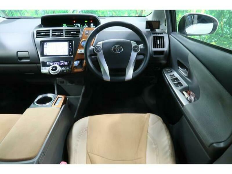 PRIUS ALPHA