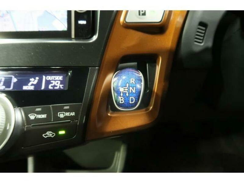 PRIUS ALPHA