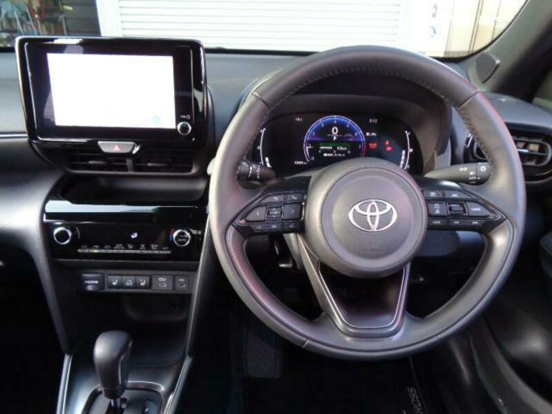 YARIS CROSS