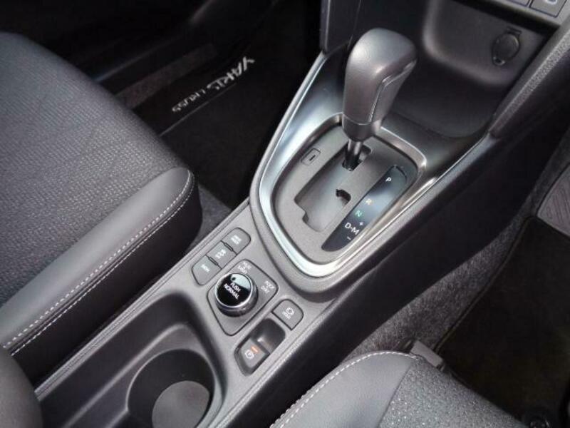 YARIS CROSS