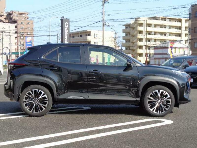 YARIS CROSS