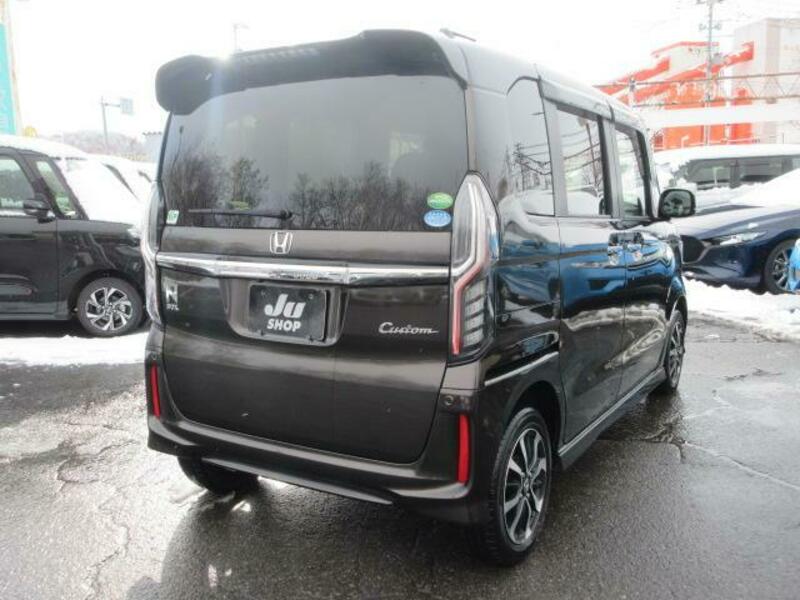 N BOX CUSTOM