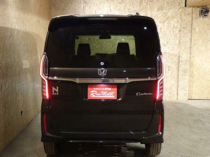 N BOX CUSTOM