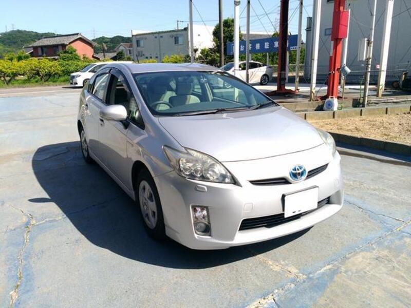 TOYOTA PRIUS