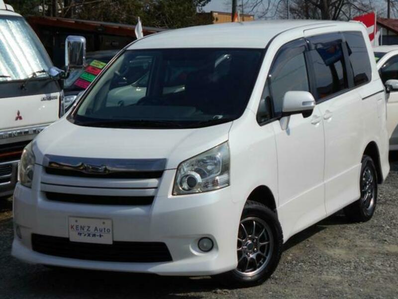 TOYOTA NOAH