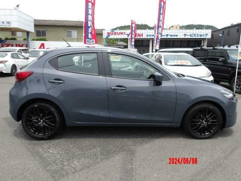 MAZDA2