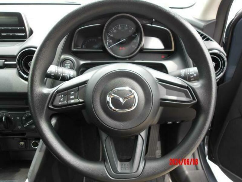 MAZDA2
