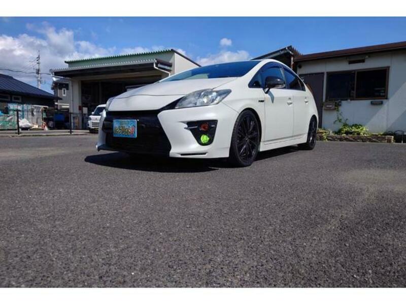 TOYOTA PRIUS