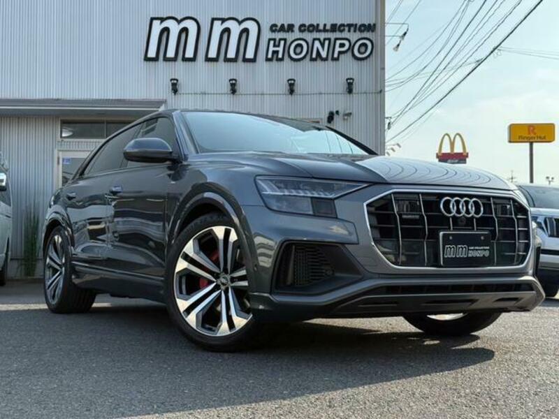 AUDI Q8