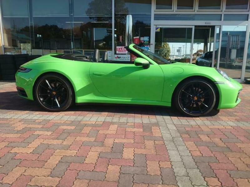 911