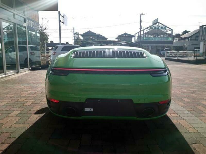 911