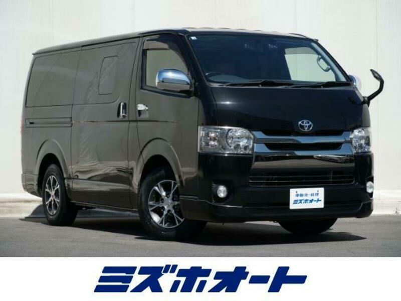 TOYOTA HIACE VAN