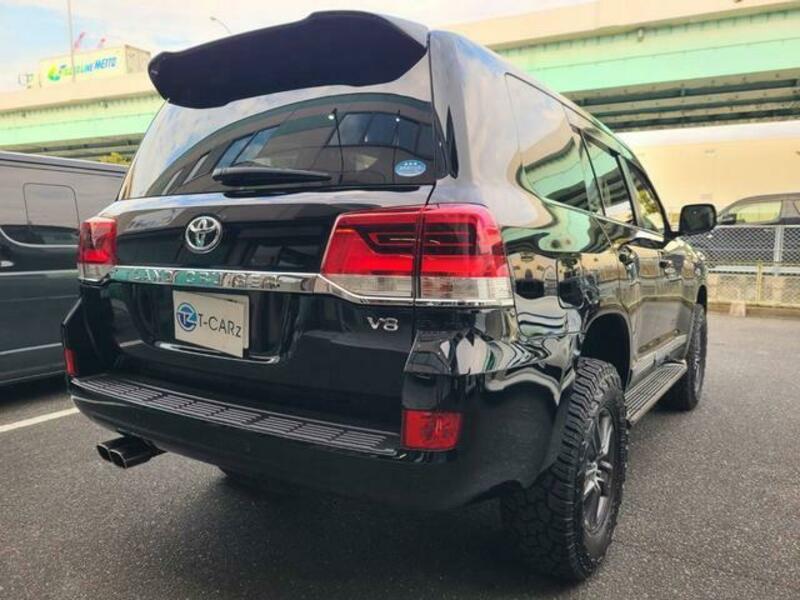 LAND CRUISER