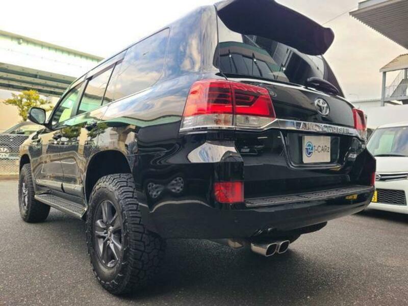 LAND CRUISER