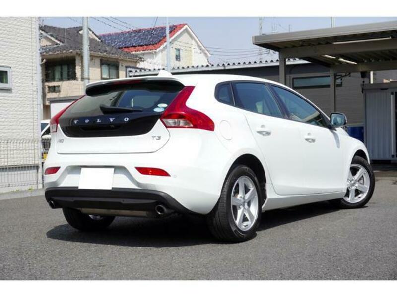 V40