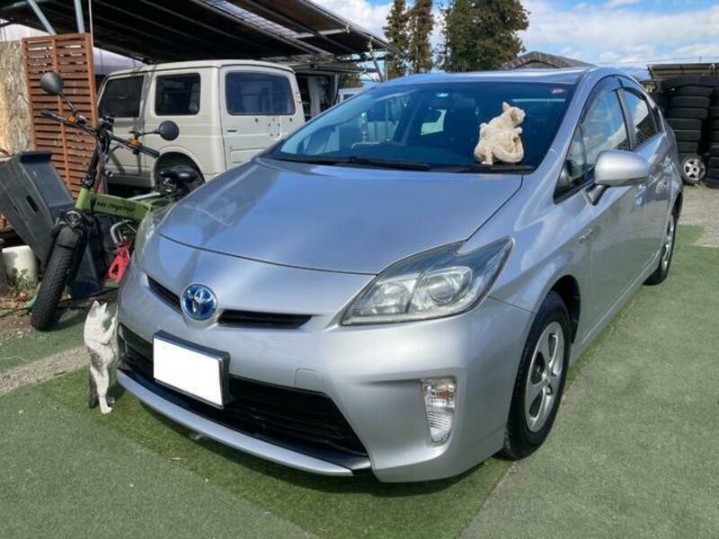 TOYOTA PRIUS