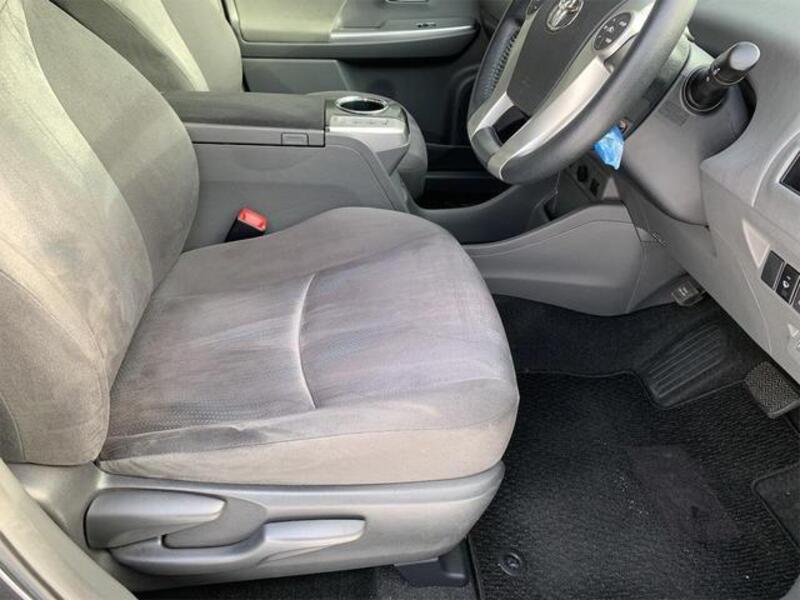 PRIUS ALPHA