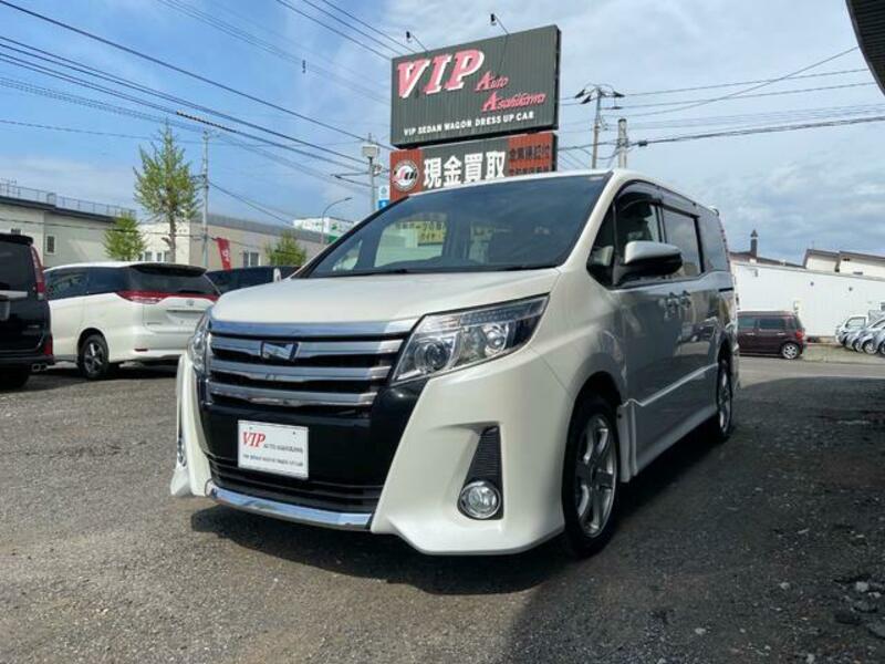 TOYOTA NOAH