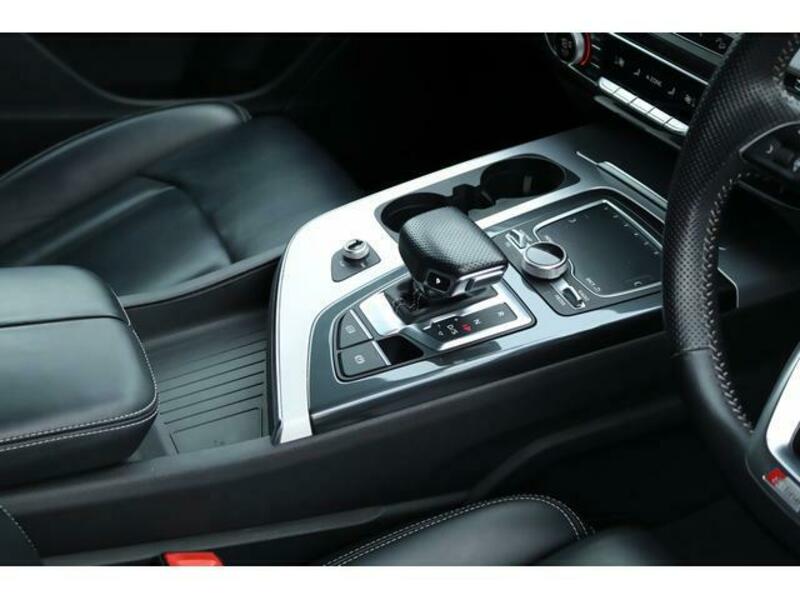 Q7