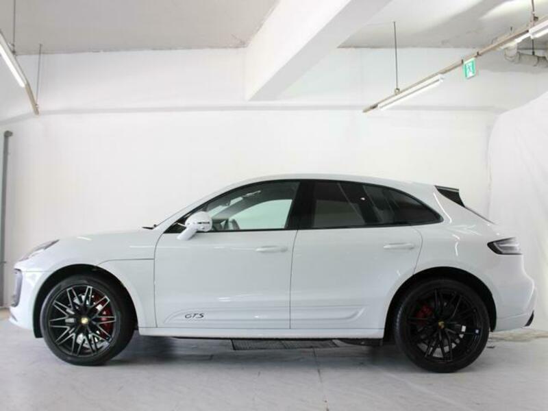 MACAN