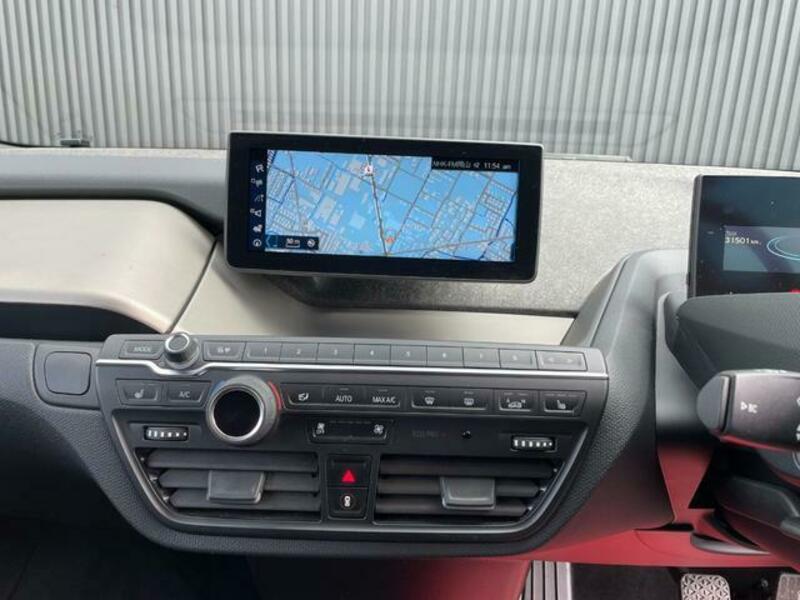 i3